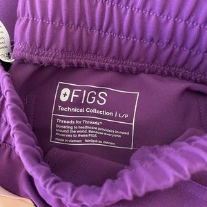 Figs xl magic purple top & L-Petite pants